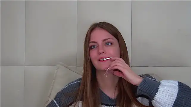 SofiaSarvains stripchat live cam model