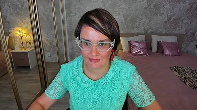 MayaNoire stripchat live cam model