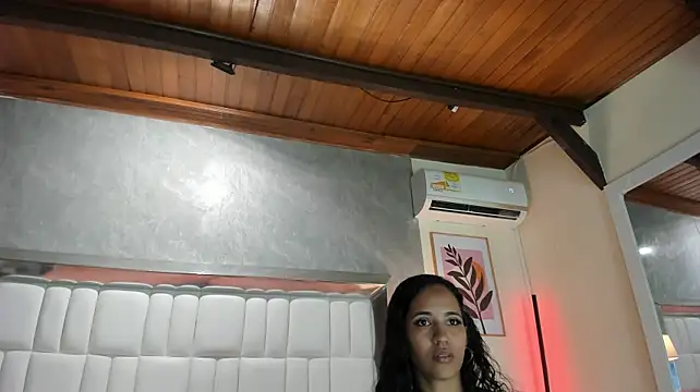 IvonnyRoss stripchat live cam model