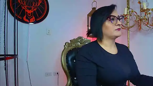 kiara-voss stripchat live cam model