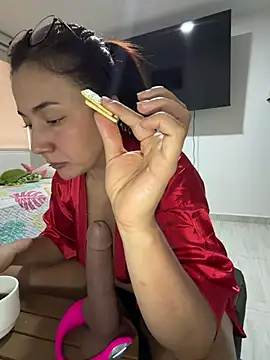 vaioletrouse stripchat live cam model