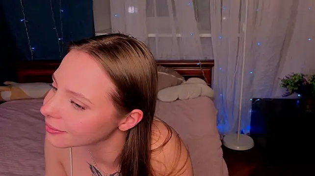 LeannBunda stripchat live cam model