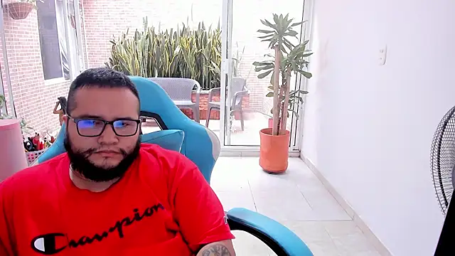 VINCEDMAGLIOO stripchat live cam model