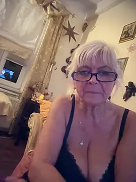 HotGrandma70 stripchat live cam model
