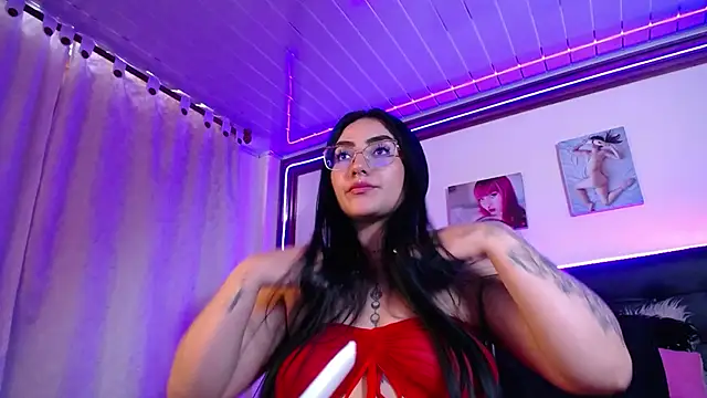 SeleneMore stripchat live cam model
