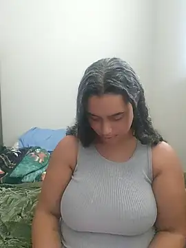cinnaminnie stripchat live cam model