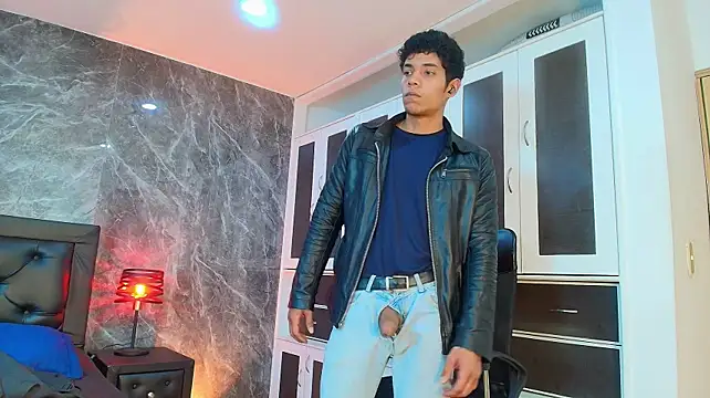 Kyros_leonidas stripchat live cam model