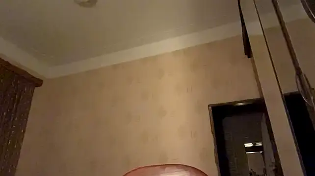 TarenOgilvie stripchat live cam model