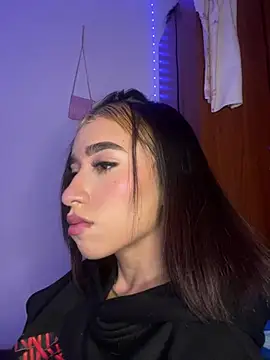 i_alahia stripchat live cam model