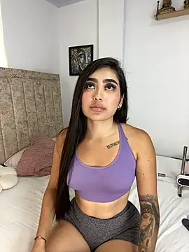 EmiilyEvans_ stripchat live cam model