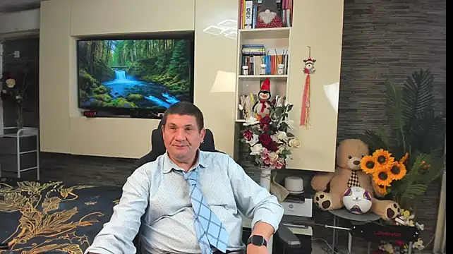 SpartacusDaddy48 stripchat live cam model