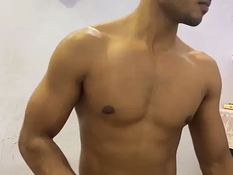 OooYessboyy stripchat live cam model