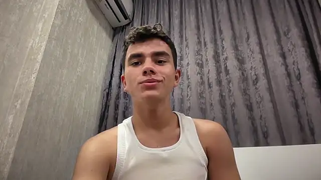 Just_Max02 stripchat live cam model