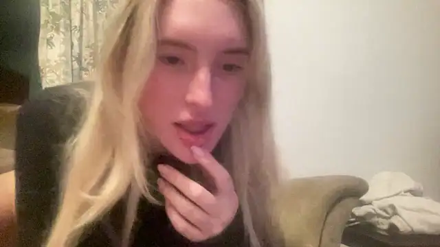 mayaahart stripchat live cam model