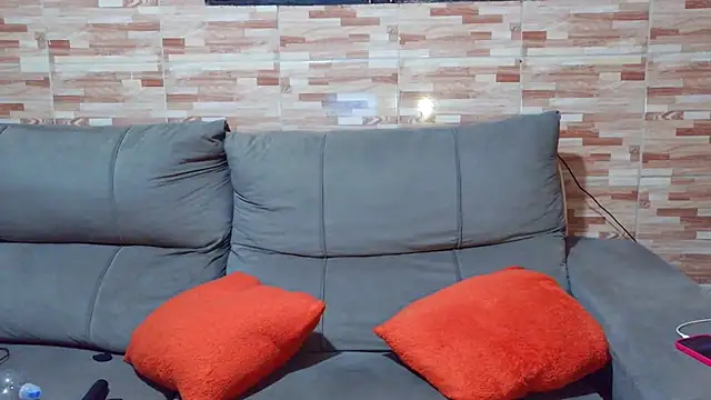 yesmiia stripchat live cam model