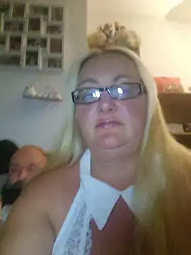 Luscious-LucyXX stripchat live cam model