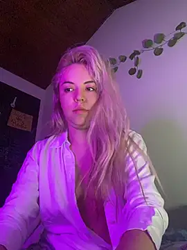 nathashabennethh stripchat live cam model