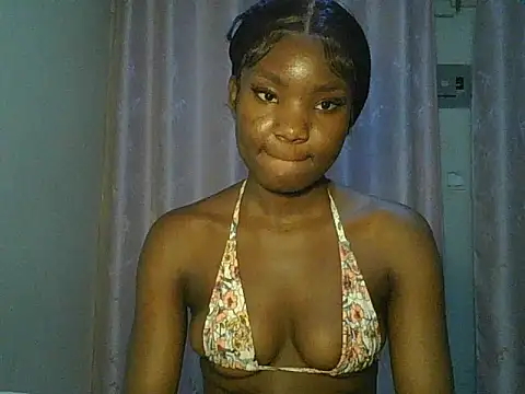 Tonniah_ stripchat live cam model