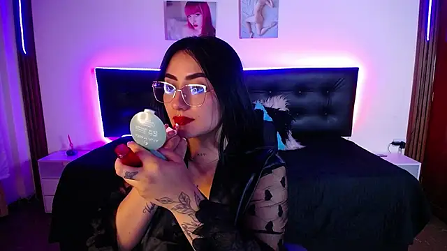 SeleneMore stripchat live cam model