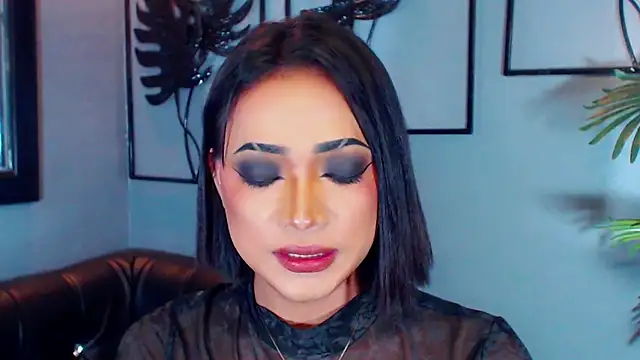 QueenOfHypnisist stripchat live cam model