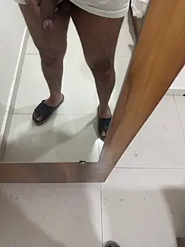 hothoodlum stripchat live cam model