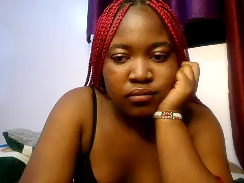 Curvyseli stripchat live cam model