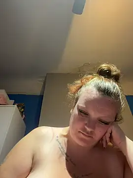 busty-bella1 stripchat live cam model