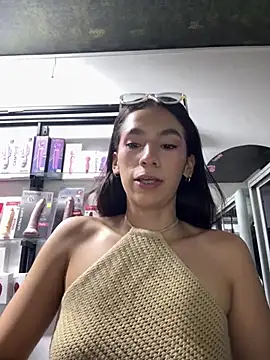 lunaluxury22 stripchat live cam model