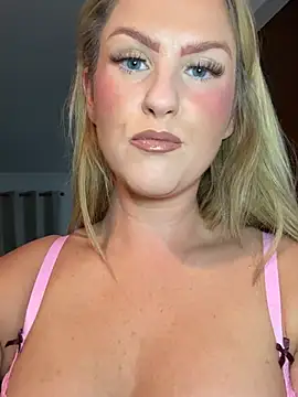CharleighBaker stripchat live cam model