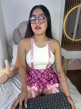 Mara_swan stripchat live cam model