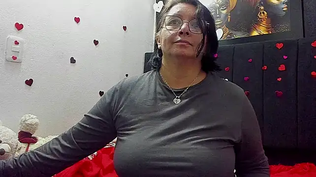 Evaaross_2345 stripchat live cam model