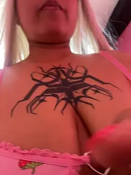 pinkbaddie777 stripchat live cam model