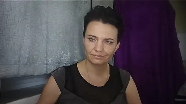 HotMamaQueen234 stripchat live cam model