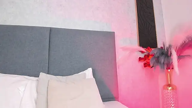 RavenMonrroe stripchat live cam model