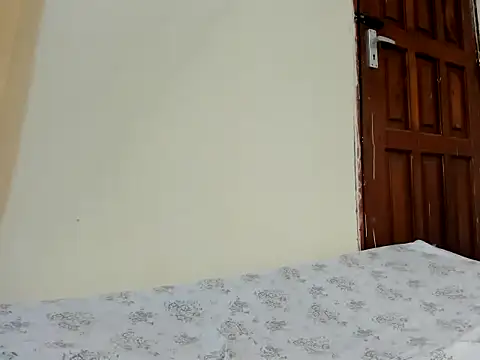 Sexycarinah_ stripchat live cam model