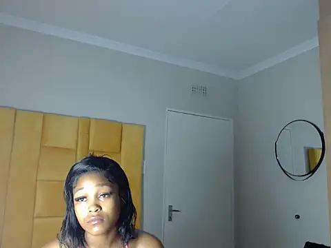Strawberry11 stripchat live cam model