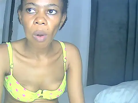 Squirtydoll95 stripchat live cam model