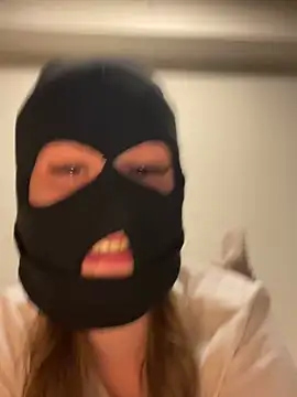 peachyb4e stripchat live cam model