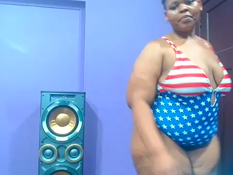 PawpawCurvey stripchat live cam model