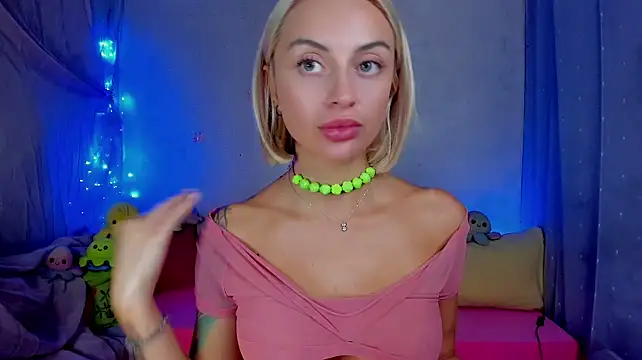 YourLizzyDoll stripchat live cam model