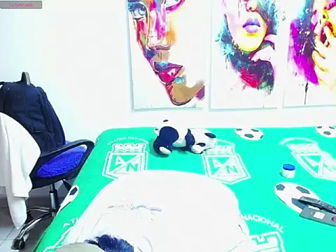 ZoeVibe_2306 stripchat live cam model