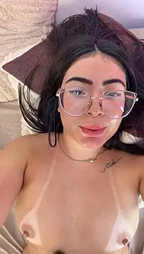 Mia_222 stripchat live cam model