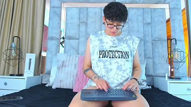 alex_noa stripchat live cam model