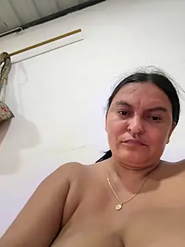 Horny-Mommy-Dirty stripchat live cam model