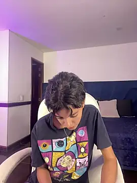 Peytongh_ stripchat live cam model