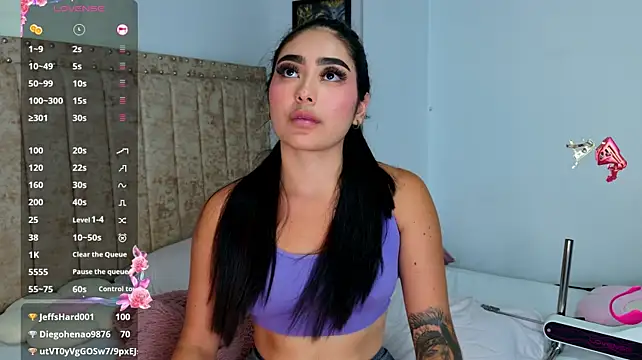 EmiilyEvans_ stripchat live cam model