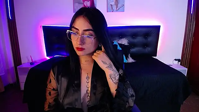 SeleneMore stripchat live cam model