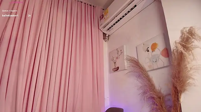 Meganlux1 stripchat live cam model