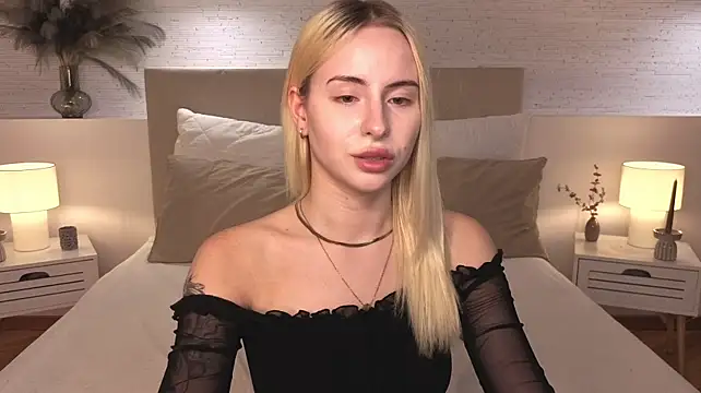 Bella_crazyy stripchat live cam model