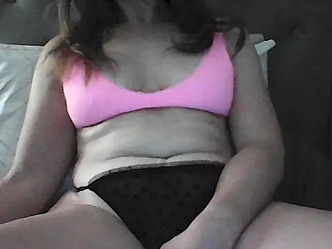 MaeFrost stripchat live cam model